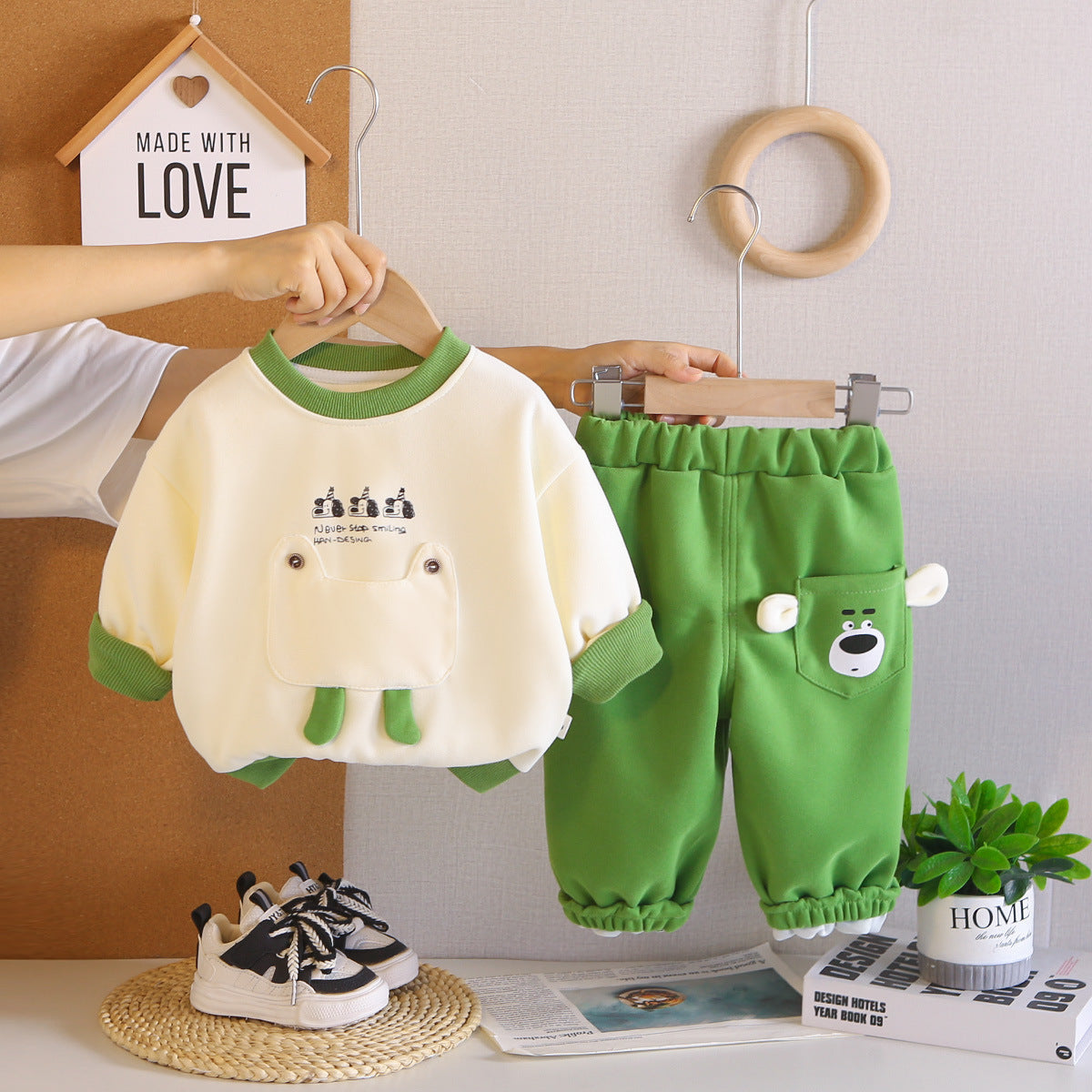 2026 Spring and Autumn New Children's Clothing Boys' Autumn Outfit Set Korean Style Large Pocket Sweatshirt and Sweatpants Two-Piece Set