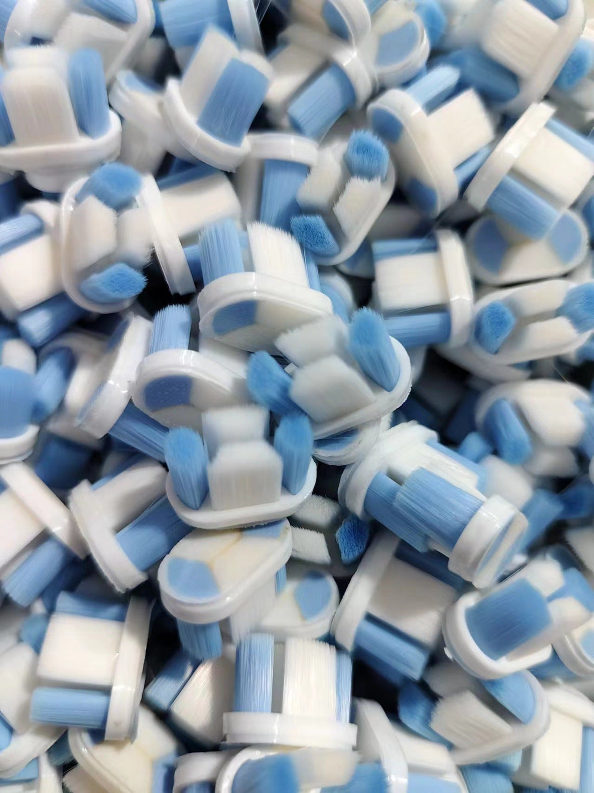 Manufacturer Wholesales Candy-Colored Toothbrushes and Toothpaste with Soft Bristles Suitable for Children Aged 2-12