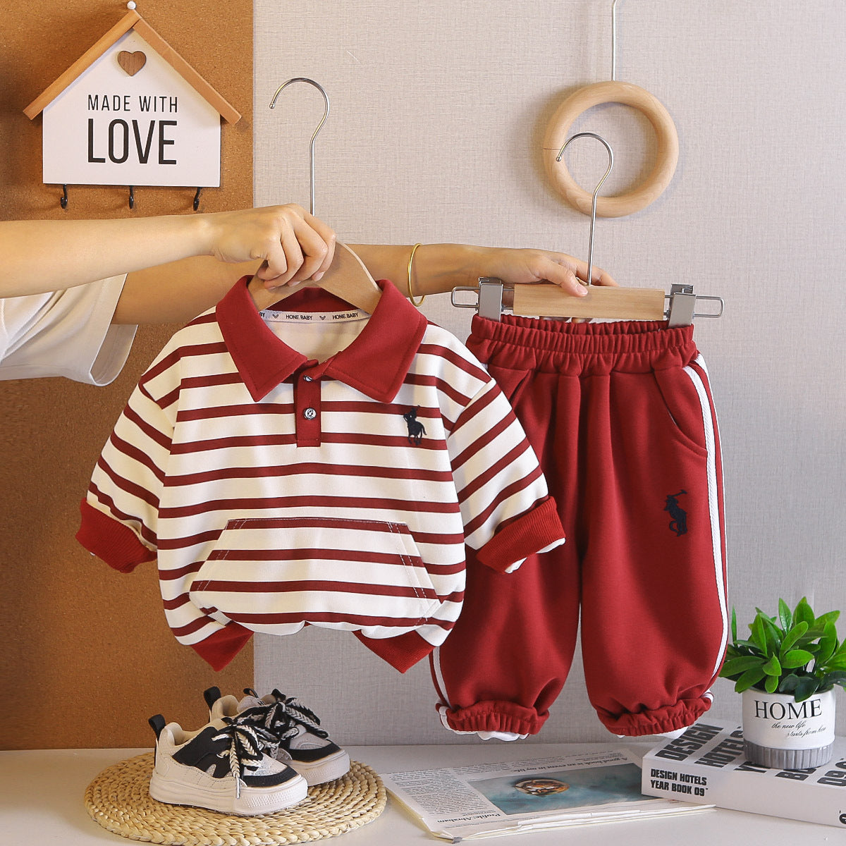 New 2026 boys' spring and autumn outfit, stylish striped Polo shirt two-piece set, handsome long-sleeved spring and autumn fashion