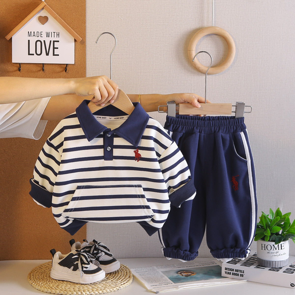 New 2026 boys' spring and autumn outfit, stylish striped Polo shirt two-piece set, handsome long-sleeved spring and autumn fashion