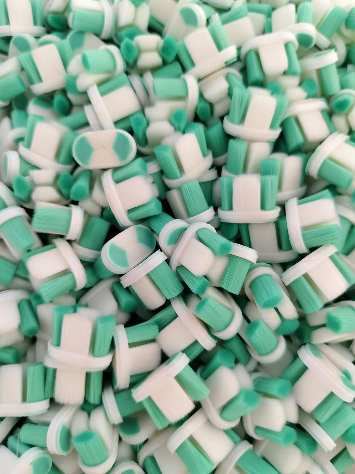 Manufacturer Wholesales Candy-Colored Toothbrushes and Toothpaste with Soft Bristles Suitable for Children Aged 2-12