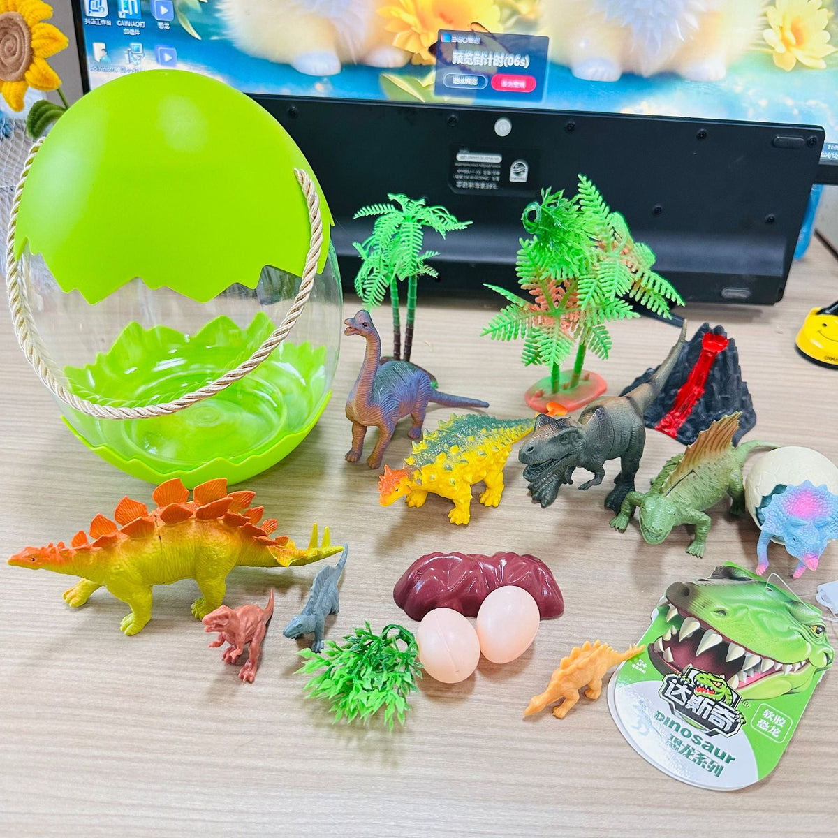 Children's Jurassic Large Dinosaur Egg Toy Dinosaur Triceratops Set Tyrannosaurus Rex World Simulation Animal Model
